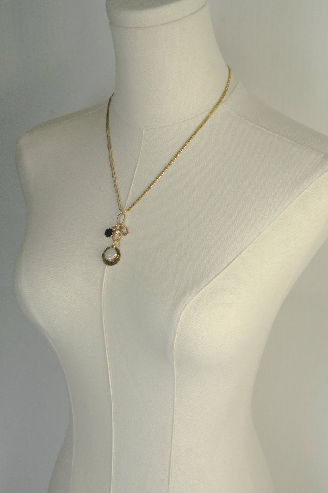 Kinley Cluster Pendant Necklace – A handcrafted necklace by Alysian.