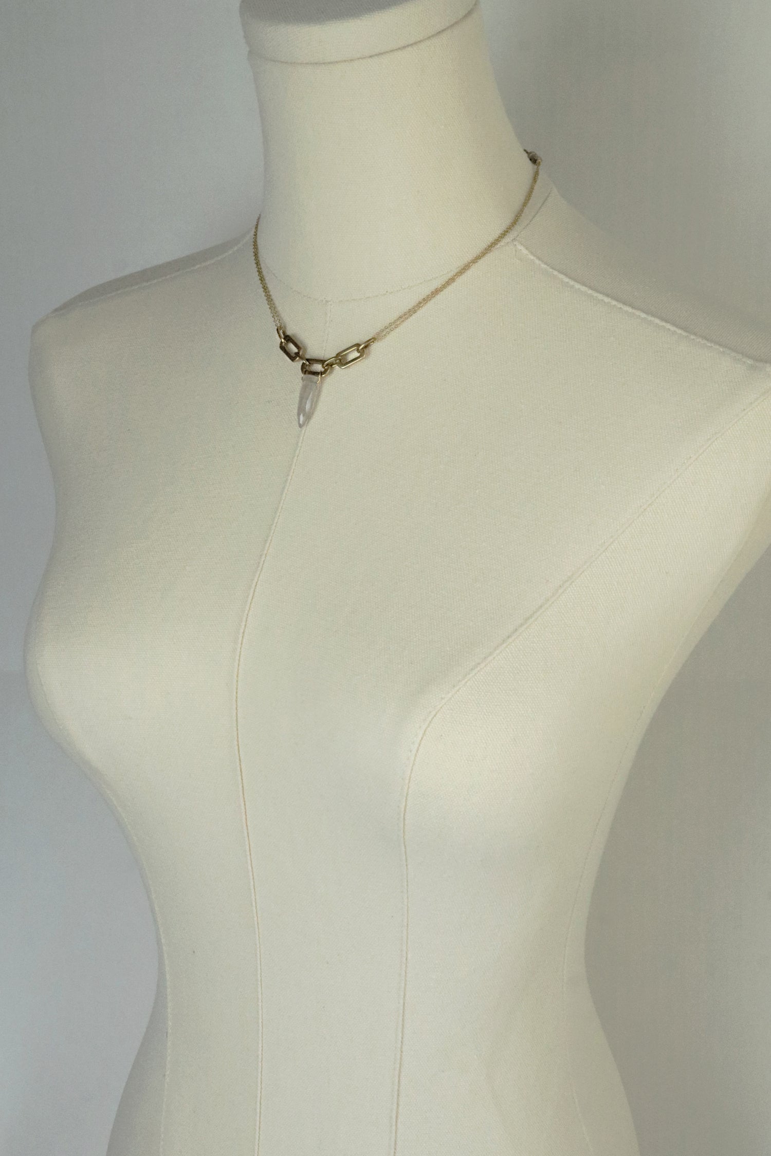 Reeve Pendant Necklace – A handcrafted necklace by Alysian.