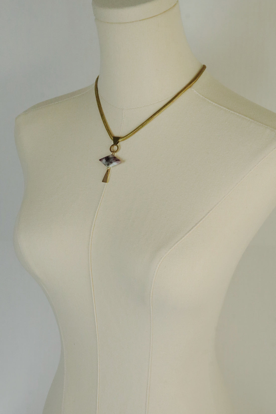Neith Pendant Necklace – A handcrafted necklace by Alysian.