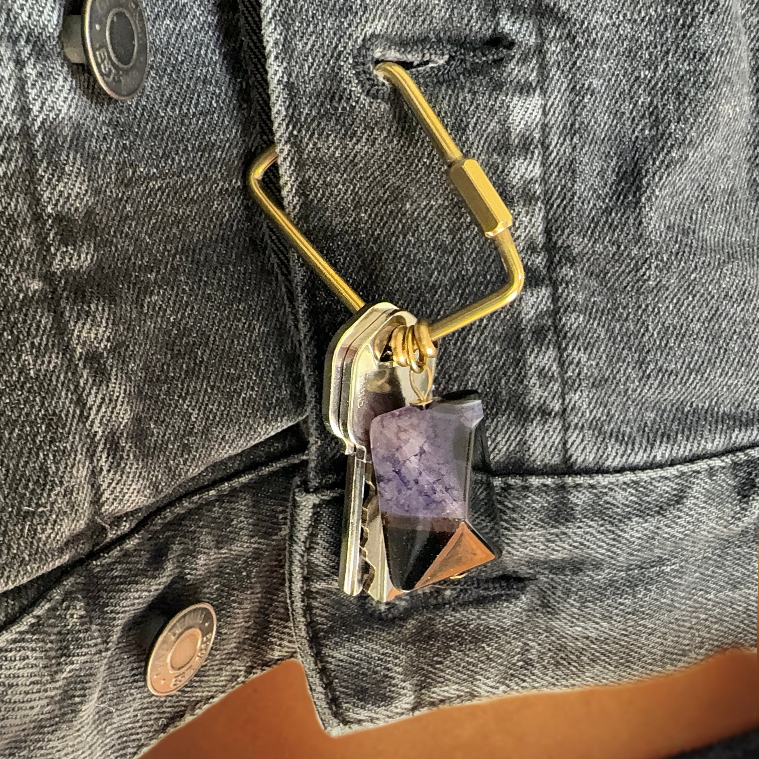 Fire Agate Keyring – Rock &amp; Key | Trapezoid Carabiner – A handcrafted key ring by Alysian.
