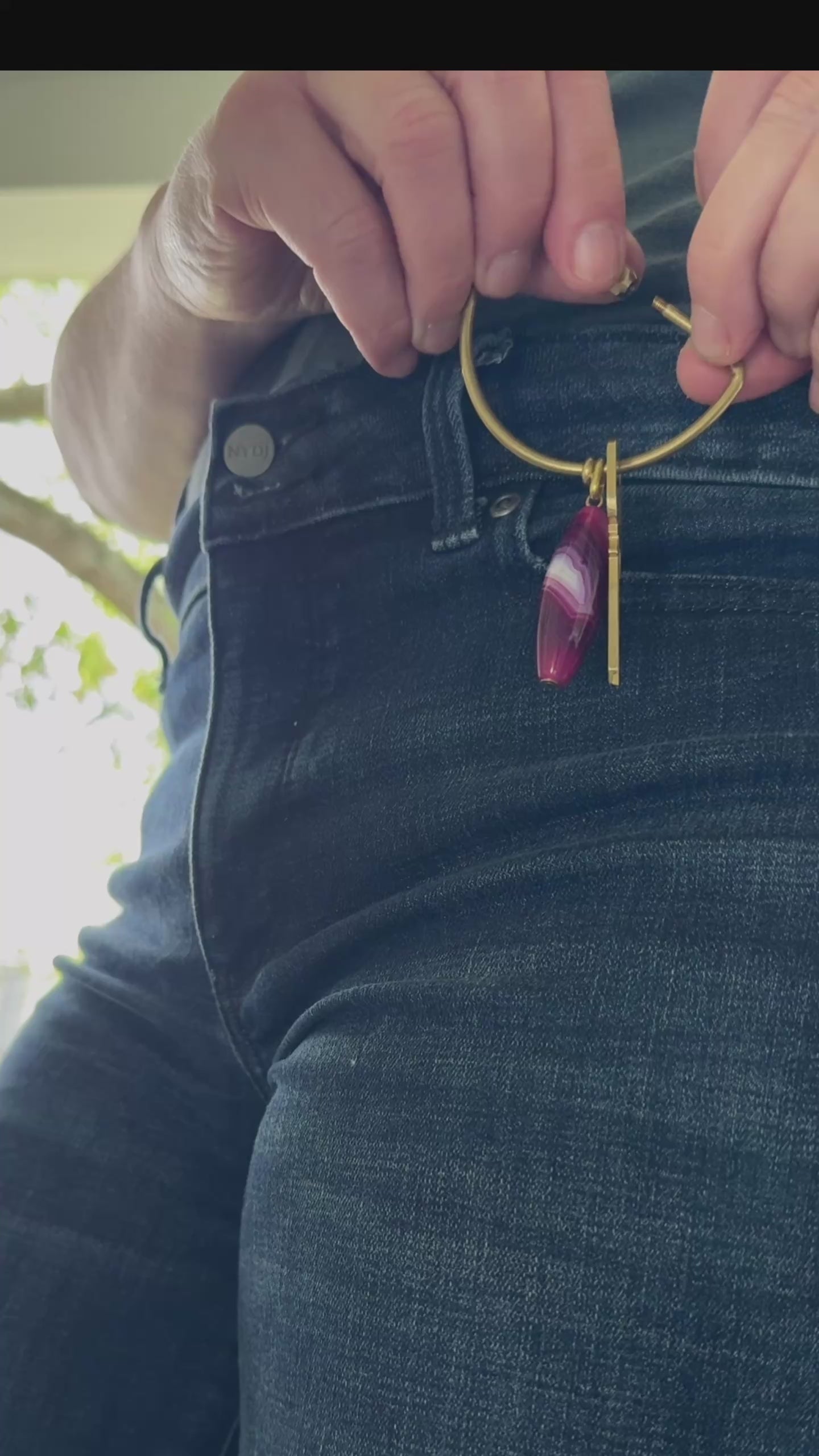 Video of how to use this gemstone keyring.